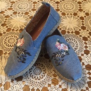 TOMS Shoes Floral